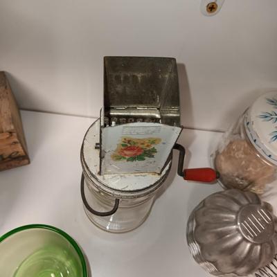 VINTAGE KITCHEN ITEMS