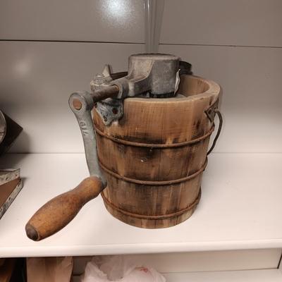 SHEPARD'S LIGHTNING SMALLER ICE CREAM MAKER