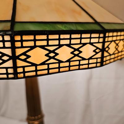 Brass/Marble Cherub Base Stained Glass Lamp (BD-JS)