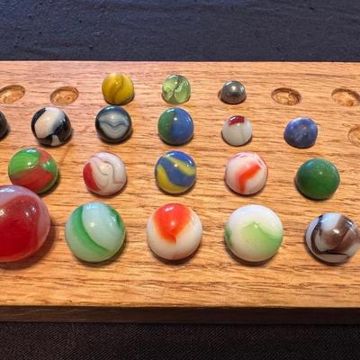 ASSORTMENT OF VINTAGE COLLECTIBLE MARBLES