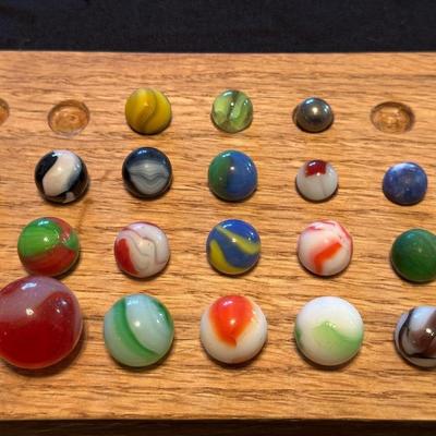 ASSORTMENT OF VINTAGE COLLECTIBLE MARBLES
