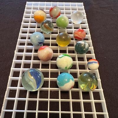 ASSORTMENT OF VINTAGE COLLECTIBLE MARBLES (3)