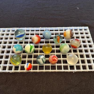 ASSORTMENT OF VINTAGE COLLECTIBLE MARBLES (3)