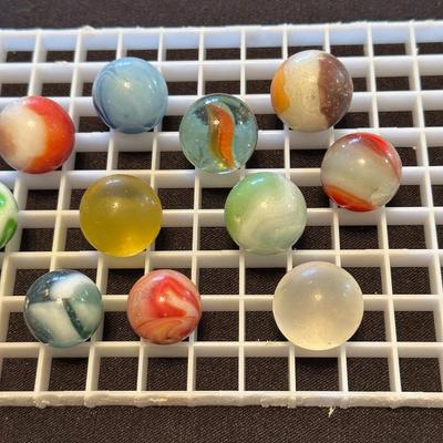 ASSORTMENT OF VINTAGE COLLECTIBLE MARBLES (3)