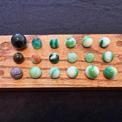 COLLECTIBLE MARBLES (18)