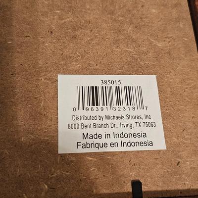 Assortment of Modern Wood Look Frames (BD-JS)