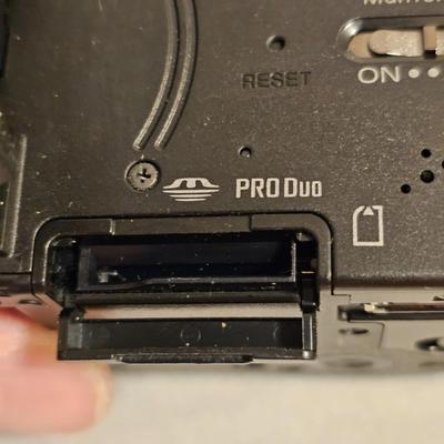 Sony HDR-CX7 Digital Handycam & Accessories (BD-JS)