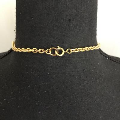 Beautiful vintage Trifari, gold tone, filagree ornate teardrop pendant, necklace