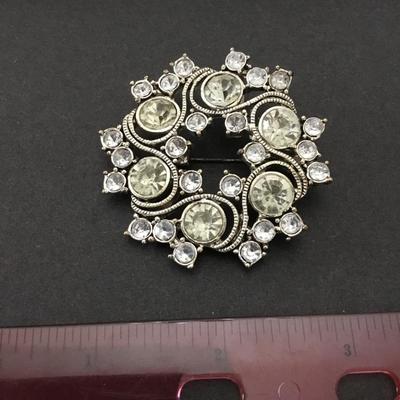 Beautiful, vintage, silver toned, clear, rhinestone brooch