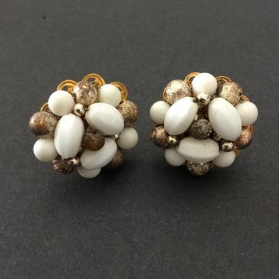 Beautiful vintage, gold tone screw back earrings