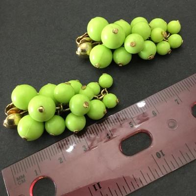 Vintage highlighter, green grape dangle clip on earrings