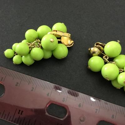 Vintage highlighter, green grape dangle clip on earrings