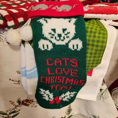 Christmas Linens, Nutcrackers & More (BD-JS)
