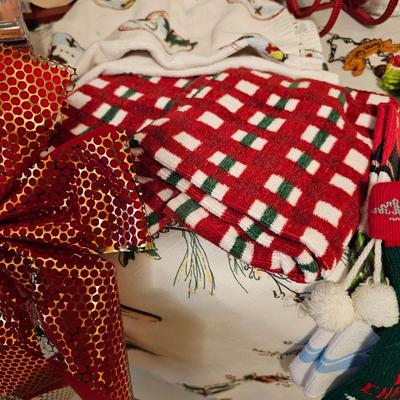 Christmas Linens, Nutcrackers & More (BD-JS)