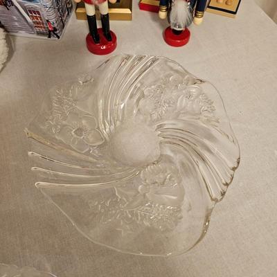 Christmas Linens, Nutcrackers & More (BD-JS)