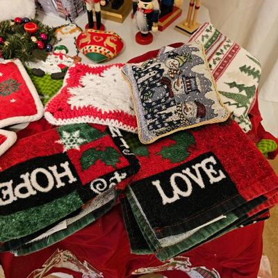 Christmas Linens, Nutcrackers & More (BD-JS)