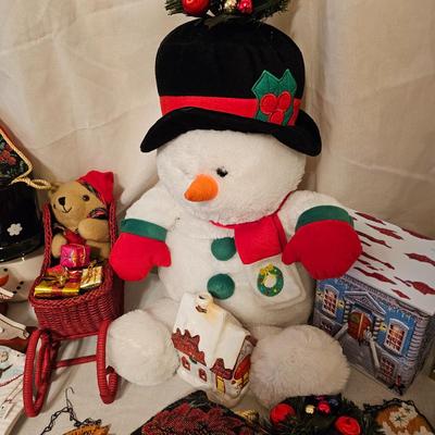 Christmas Linens, Nutcrackers & More (BD-JS)