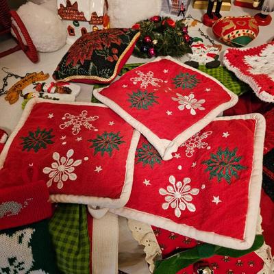 Christmas Linens, Nutcrackers & More (BD-JS)