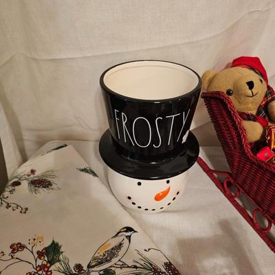 Christmas Linens, Nutcrackers & More (BD-JS)