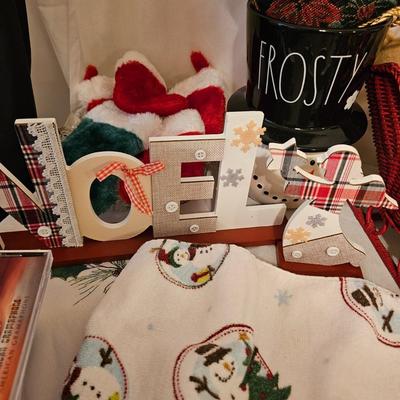 Christmas Linens, Nutcrackers & More (BD-JS)