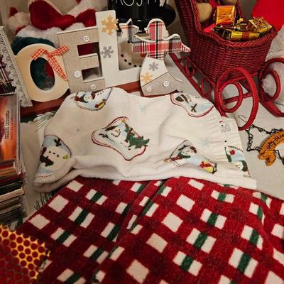 Christmas Linens, Nutcrackers & More (BD-JS)