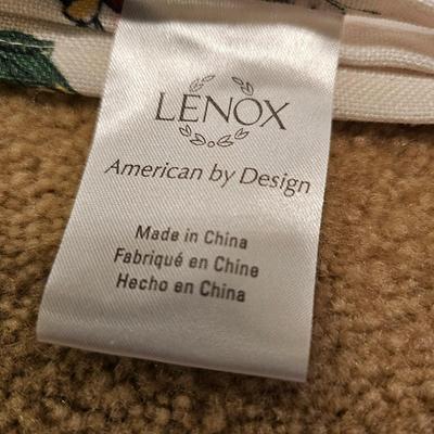 Christmas Linens, Nutcrackers & More (BD-JS)