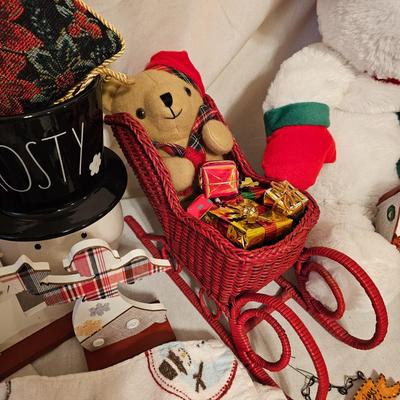 Christmas Linens, Nutcrackers & More (BD-JS)