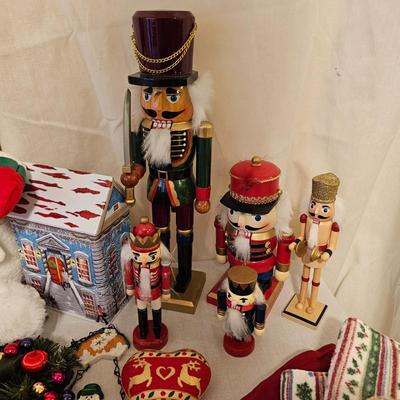 Christmas Linens, Nutcrackers & More (BD-JS)