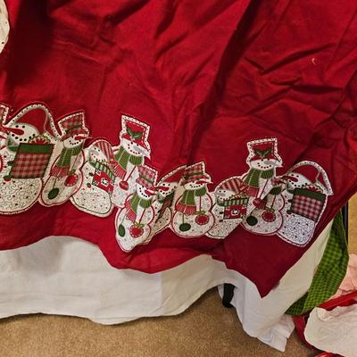 Christmas Linens, Nutcrackers & More (BD-JS)