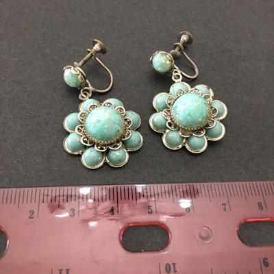 Cute vintage Silver-tone flower screw back earrings