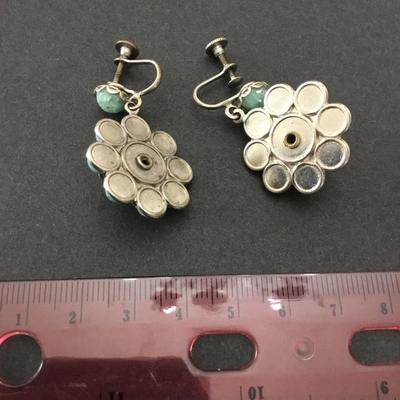 Cute vintage Silver-tone flower screw back earrings