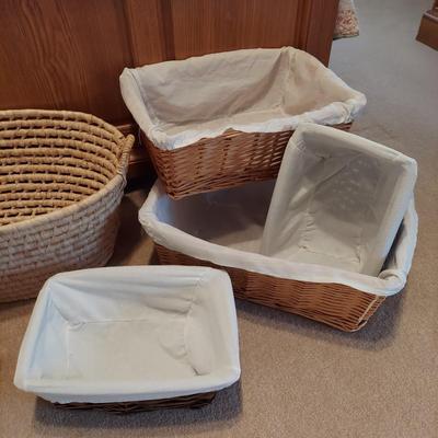 Variety of Baskets Incl Longaberger (PB-BBL)
