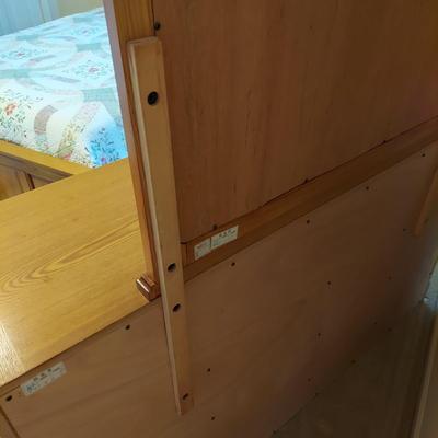 Liberty Furniture Oak Ridge Dresser w/ Mirror (PB-BBL)