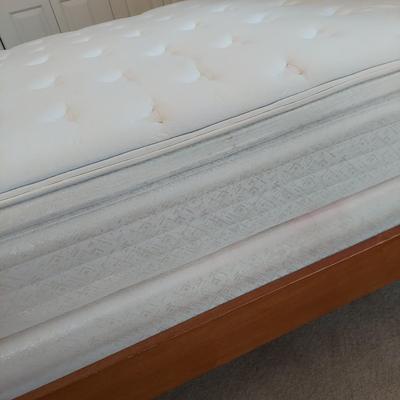 Queen Size Liberty Furniture Oak Ridge Bed Frame (PB-BBL)