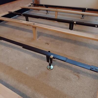 Queen Size Liberty Furniture Oak Ridge Bed Frame (PB-BBL)