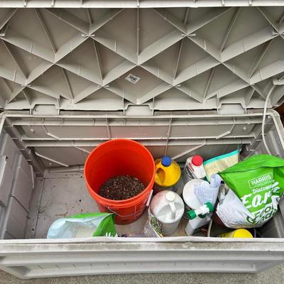 Suncast Deck Bench 906 contents not included