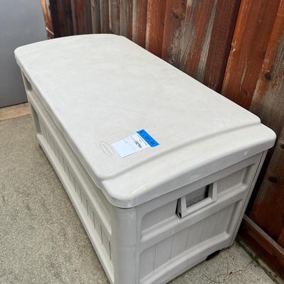 Suncast Deck Bench 906 contents not included