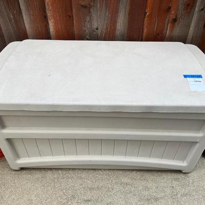 Suncast Deck Bench 906 contents not included