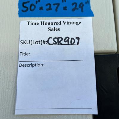 Rubbermaid Vertical deck storage GS0201006 contents NOT included