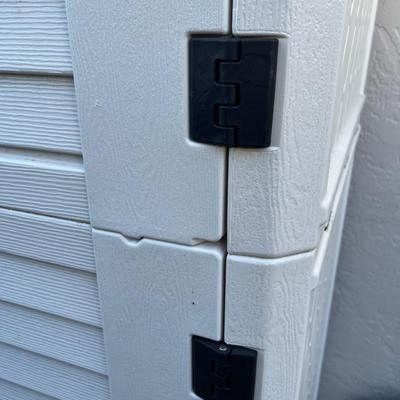 Rubbermaid Vertical deck storage GS0201006 contents NOT included