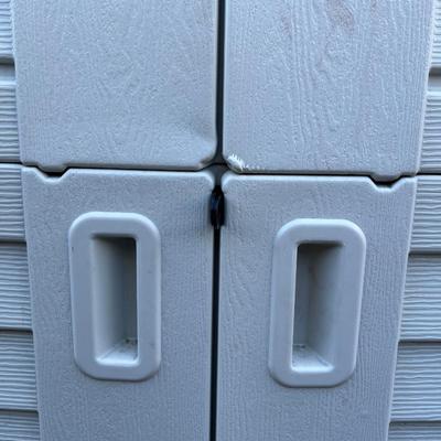 Rubbermaid Vertical deck storage GS0201006 contents NOT included