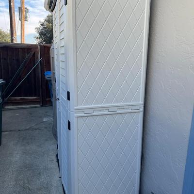 Rubbermaid Vertical deck storage GS0201006 contents NOT included