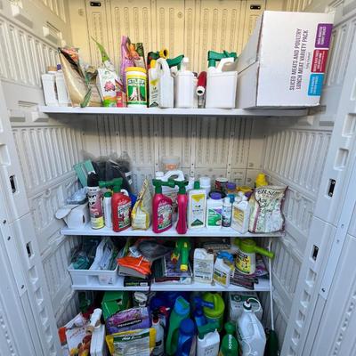 Rubbermaid Vertical deck storage GS0201006 contents NOT included