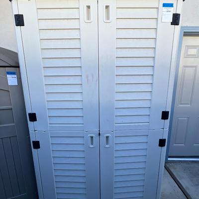 Rubbermaid Vertical deck storage GS0201006 contents NOT included