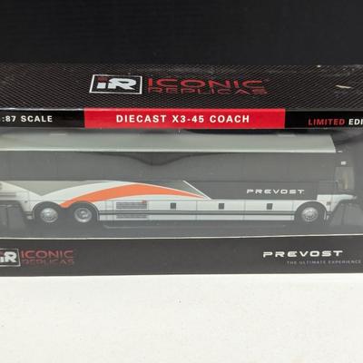 Pair OF Iconic Replicas 1:87 Scale Prevost LE Diecast X3=45 Coach #1