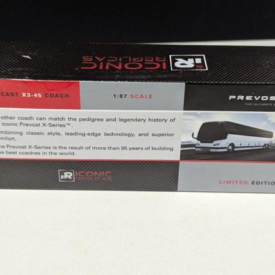 Pair OF Iconic Replicas 1:87 Scale Prevost LE Diecast X3=45 Coach #1