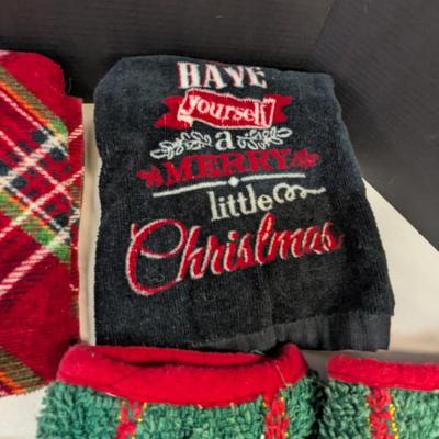 Holiday Hand Towels & Oven Mitts