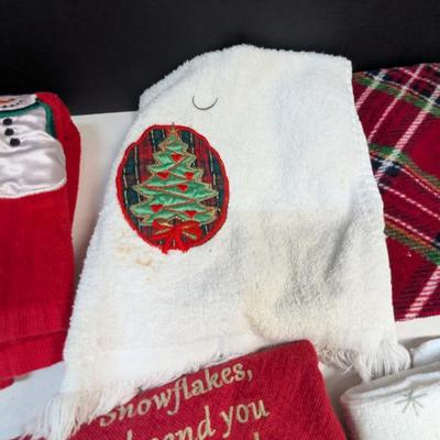 Holiday Hand Towels & Oven Mitts