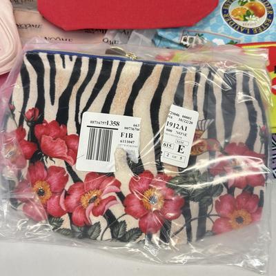 LOT 25: Makeup Bags: Estée Lauder, Lancôme & More