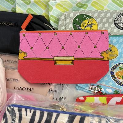 LOT 25: Makeup Bags: Estée Lauder, Lancôme & More
